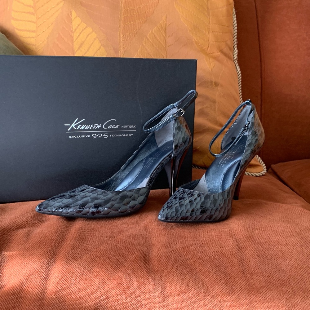 Kenneth Cole Croc Patent Leather Pumps size 6m